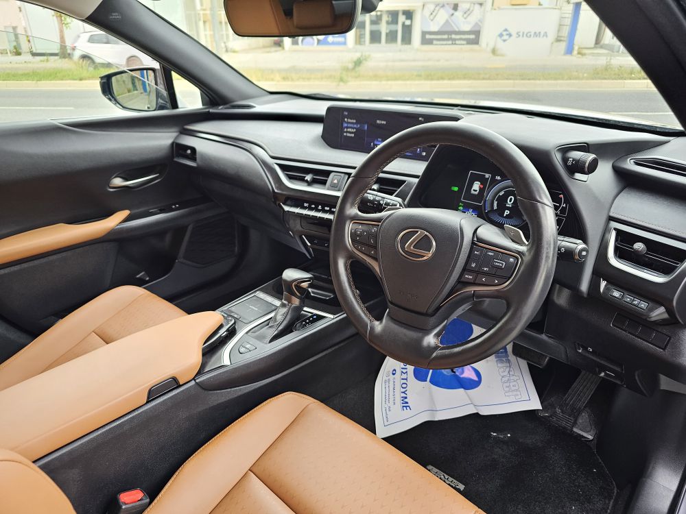 Lexus UX 250h 2021