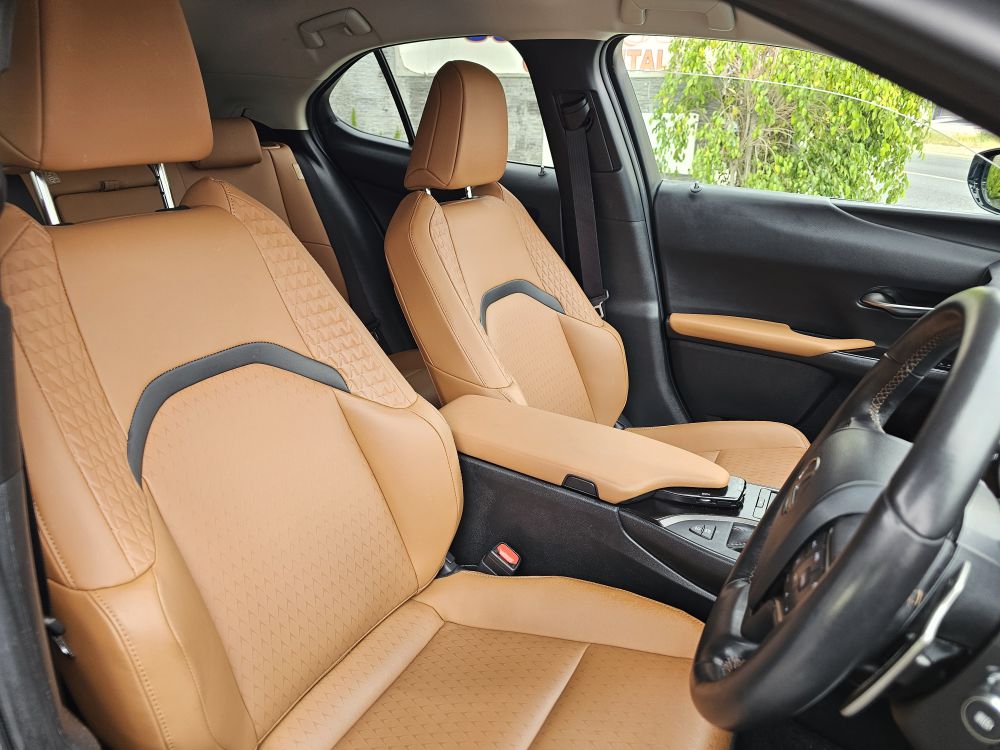 Lexus UX 250h 2021