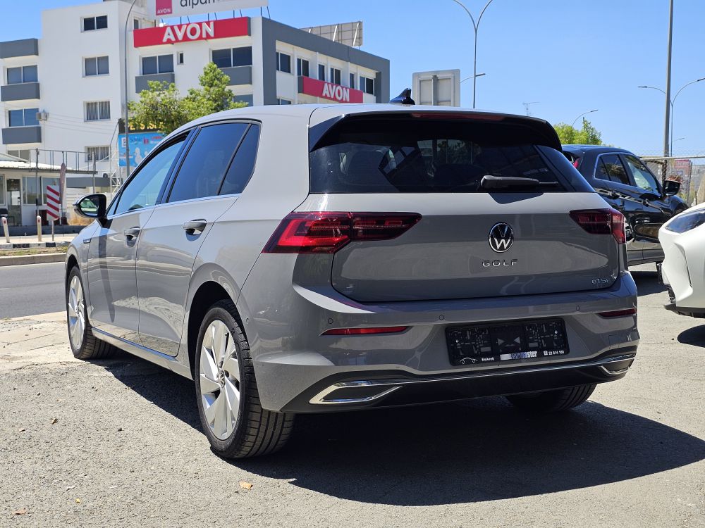 Volkswagen Golf VIII 1.5 eTSI
